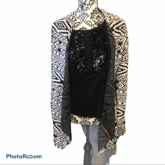 AMERICAN Eagle black & white Aztec pattern cardigan - Picture 1 of 5